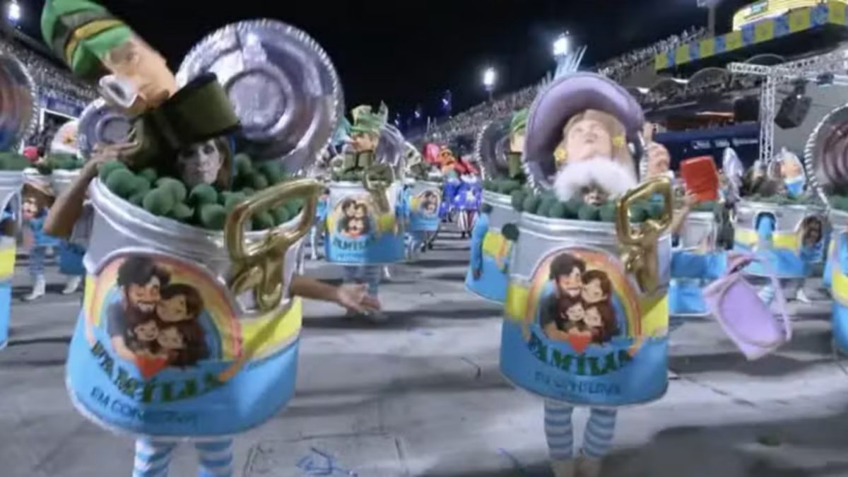 Direita reage à fantasia de “família em conserva” em desfile que homenageou Lula: ‘Zombaria com evangélicos’